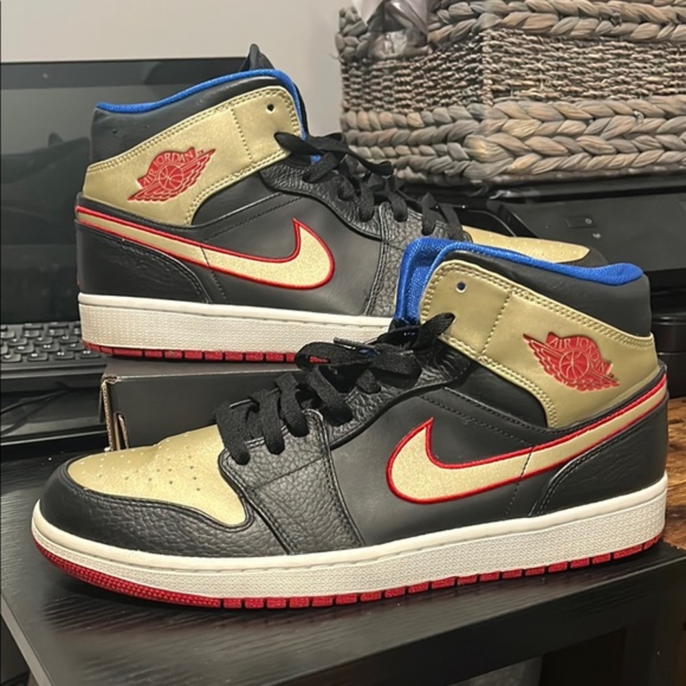 Air Jordan 1 Mid Black Metallic Gold Gym Red 554724-013 Mens Size 12